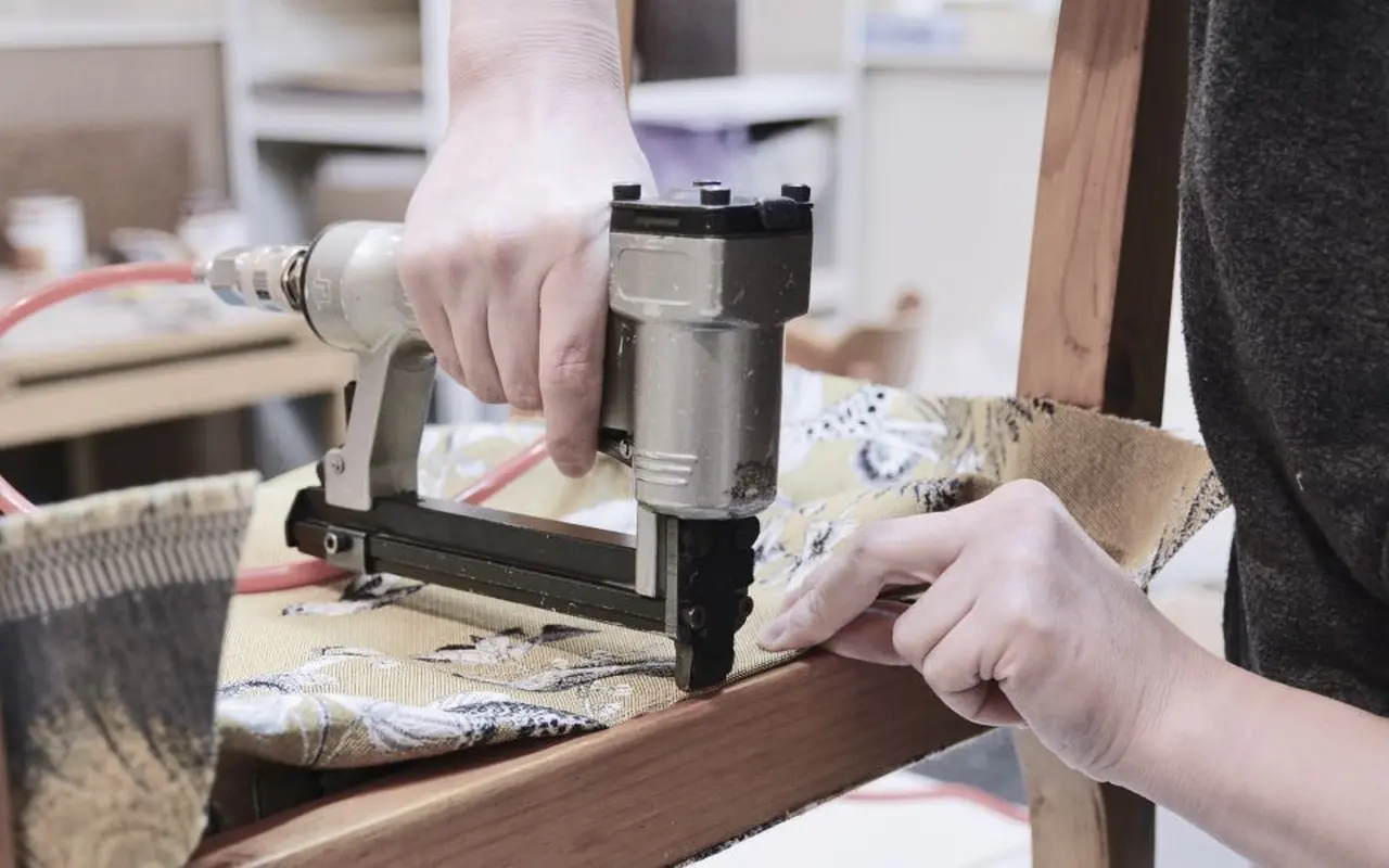 Bursa Tilki Kuyruğu Testere Havalı Çivi & Zımba Tabancası